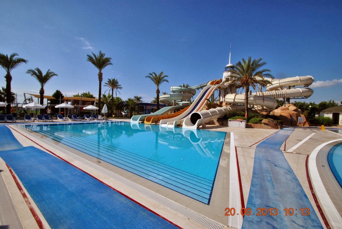 imagini hotel TITANIC LARA